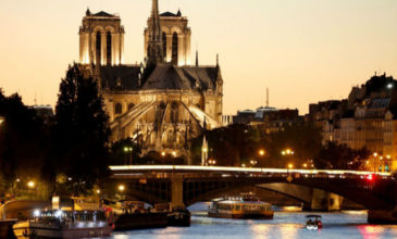 Ένας στους δύο Γάλλους θέλει πίσω την Παναγία των Παρισίων ακριβώς όπως ήταν πριν