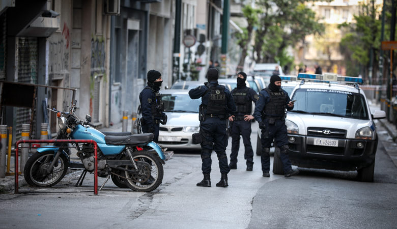 Μεγάλη αστυνομική επιχείρηση στο κέντρο της Αθήνας – Αναζητούν τον δράστη της χθεσινής δολοφονίας