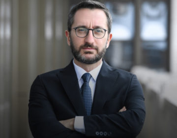 «Αντί να κουνάτε το δάχτυλο για την ελευθερία του Τύπου κοιτάξτε να αντιμετωπίσετε τον ρατσισμό και την φτώχεια»