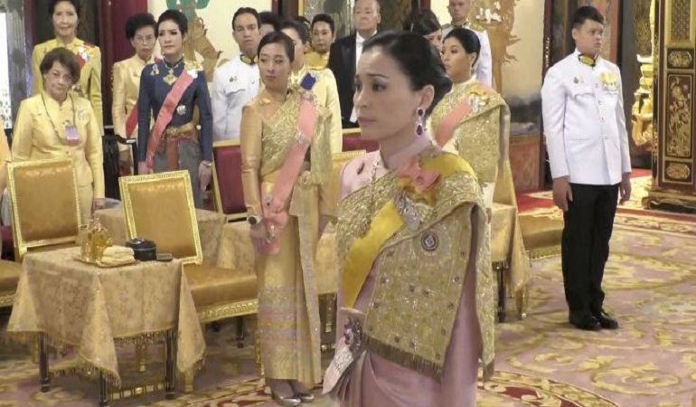 Σουτίντα Βατζιραλονγκόρν, από αεροσυνοδός βασίλισσα της Ταϊλάνδης