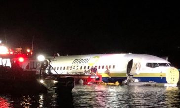 Boeing 737 με 136 επιβάτες βγήκε από τον διάδρομο προσγείωσης και κατέληξε σε ποτάμι