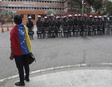 Ο Γκουαϊδό ζητά από το στρατό να πάψει τη στήριξη στον Μαδούρο