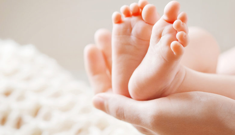 Εμβολιασμένη μητέρα γέννησε το πρώτο μωρό με αντισώματα κατά του κορονοϊού