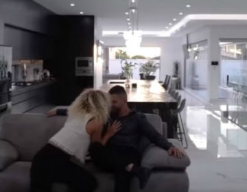 Έκαναν αισθησιακή διαφήμιση για να πουλήσουν σπίτι και έβγαλαν εκατομμύρια