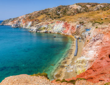 Συνελήφθησαν 17 υπάλληλοι του Δήμου στο νησί της Μήλου για περιβαλλοντική ρύπανση
