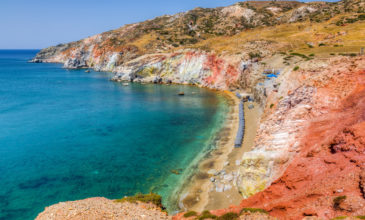 Συνελήφθησαν 17 υπάλληλοι του Δήμου στο νησί της Μήλου για περιβαλλοντική ρύπανση