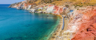 Συνελήφθησαν 17 υπάλληλοι του Δήμου στο νησί της Μήλου για περιβαλλοντική ρύπανση
