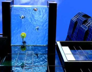 Κολυμπώντας στον ουρανοξύστη Anaha στη Χονολουλού