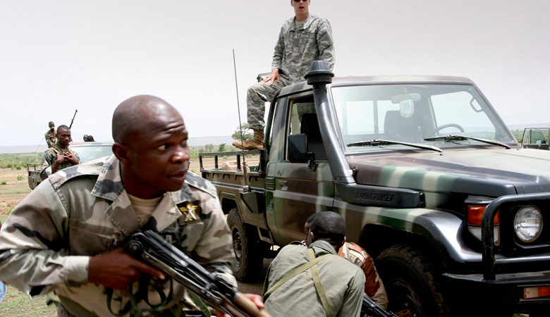 Πραξικόπημα στον Νίγηρα: Γιατί οι στρατιωτικοί που κατέλαβαν την εξουσία κλείνουν τον εναέριο χώρο μέχρι νεωτέρας