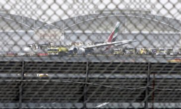 Τέσσερις νεκροί από συντριβή αεροσκάφους στο Ντουμπάι