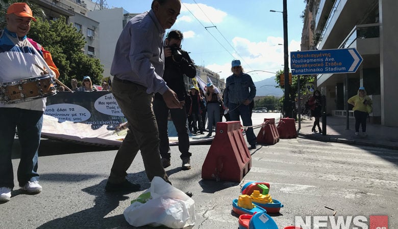 Τα πούρα, τα καραβάκια και το μήνυμα της ΠΟΕΔΗΝ στο Μαξίμου