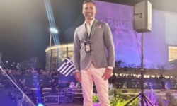 Αφιέρωση Καπουτζίδη επί σκηνής στον σύντροφό του: «Με έκανε να μη φοβάμαι»