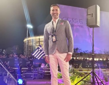 Αφιέρωση Καπουτζίδη επί σκηνής στον σύντροφό του: «Με έκανε να μη φοβάμαι»