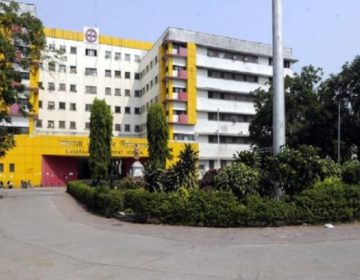 Ζούσε με μια χειρολαβή από μηχανάκι στη μήτρα της