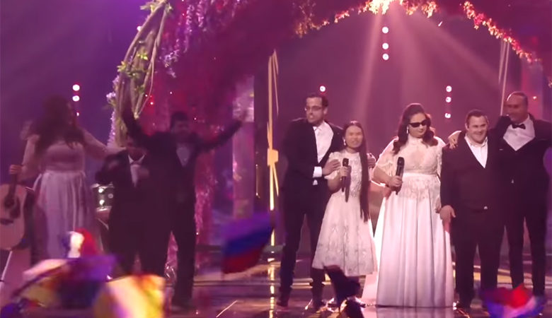 Μάγεψαν και συγκίνησαν οι Shalva Band στη σκηνή της Eurovision