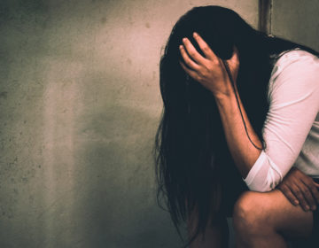 Πάτρα: Γυναίκα κατήγγειλε το σύζυγό της για βιασμό παρουσία του παιδιού τους