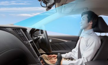 Nissan Skyline: Οδήγηση χωρίς να κρατάς το τιμόνι