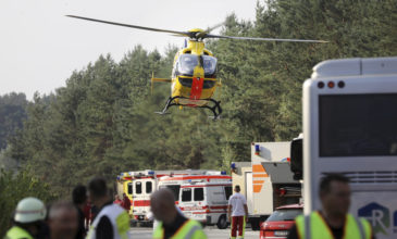 Ένας νεκρός και εξήντα τραυματίες σε τροχαίο στη Γερμανία