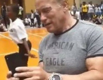 Βίντεο από την σοκαριστική επίθεση στον Σβαρτσενέγκερ