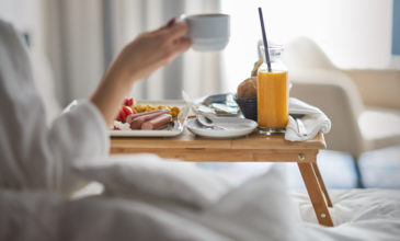 Μειωμένος ΦΠΑ: Πώς θα χρεώνονται πλέον τα πρωινά στα ξενοδοχεία