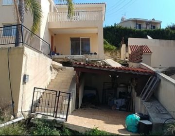 Μηνύουν την Κυπριακή Δημοκρατία για την κατάρρευση του σπιτιού τους