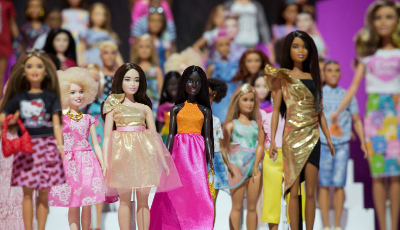 Tο Συμβούλιο Σχεδιαστών Μόδας τιμά την Barbie