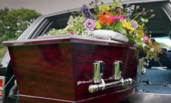 Απίστευτο μπέρδεμα σε κηδεία στη Ζάκυνθο – Συγγενείς της νεκρής άνοιξαν το φέρετρο και είδαν λάθος άνθρωπο μέσα