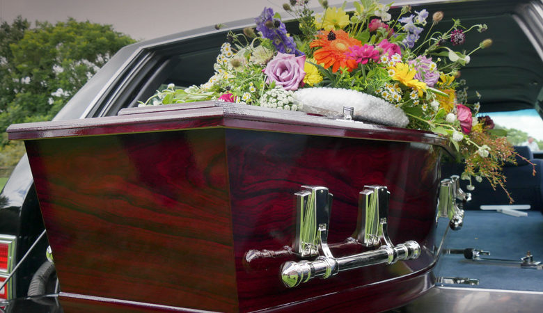 Απίστευτο μπέρδεμα σε κηδεία στη Ζάκυνθο – Συγγενείς της νεκρής άνοιξαν το φέρετρο και είδαν λάθος άνθρωπο μέσα