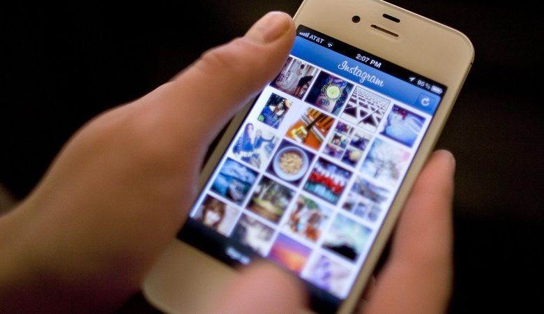 Instagram: Πώς τα posts που αποθηκεύουμε επηρεάζουν την ψυχολογία μας