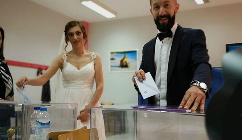Αχαΐα: Από τον γάμο τους στο εκλογικό κέντρο να ψηφίσουν