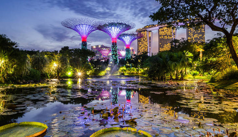 Ο φουτουριστικός πράσινος κήπος της Σιγκαπούρης