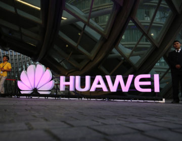 Στη Δικαιοσύνη προσφεύγει η Huawei