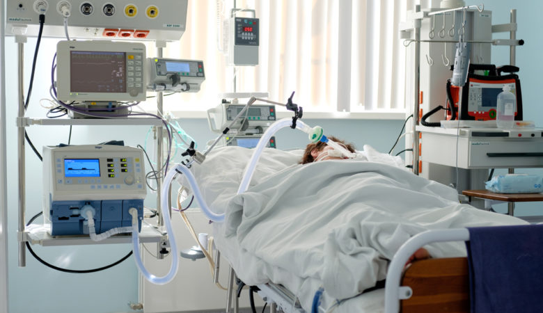 Κορονοϊός: Αύξηση εισαγωγών ασθενών στα νοσοκομεία και διασωληνώσεων – 93 νέοι θάνατοι