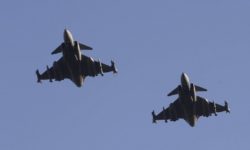 Η Πολωνία απογειώνει εσπευσμένα αεροσκάφη καθώς η Ρωσία εξαπολύει πλήγματα στη δυτική Ουκρανία
