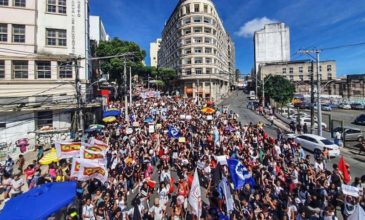 Χιλιάδες φοιτητές διαδηλώνουν κατά του ακροδεξιού προέδρου της Βραζιλίας