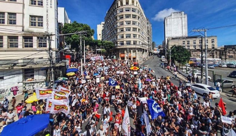 Χιλιάδες φοιτητές διαδηλώνουν κατά του ακροδεξιού προέδρου της Βραζιλίας