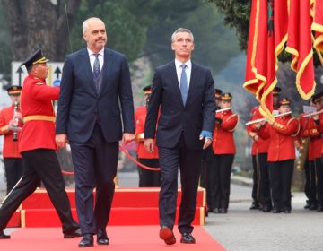 Στην Αλβανία ο γενικός γραμματέας του ΝΑΤΟ