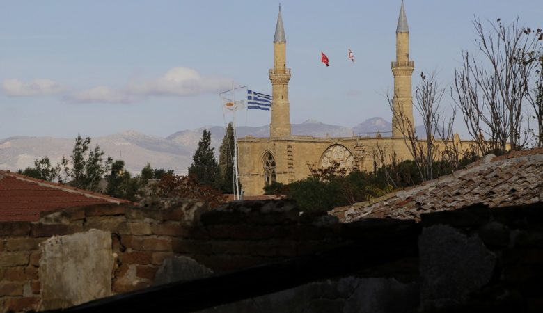 Οι Τούρκοι κλιμακώνουν την ένταση στη νεκρή ζώνη της Δένειας στην Κύπρο