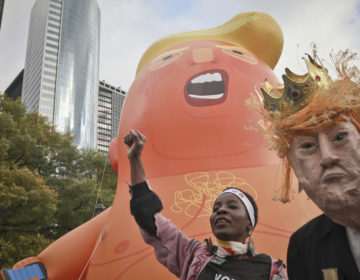 Ξανά στον ουρανό του Λονδίνου το περιβόητο μπαλόνι «Trump Baby»