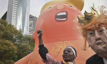 Ξανά στον ουρανό του Λονδίνου το περιβόητο μπαλόνι «Trump Baby»