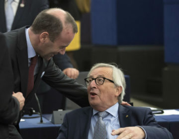 Ο Γιούνκερ «ψηφίζει» Βέμπερ για την προεδρία της Ευρωπαϊκής Επιτροπής