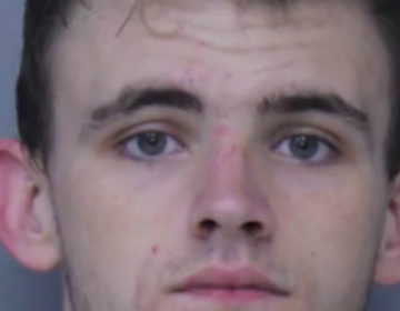 19χρονος κάλεσε την αστυνομία γιατί δεν μπορούσε να τον πιάσει