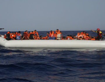 Δυο νεκροί, ανάμεσα τους και ένα παιδί, και άλλοι 25 αγνοούμενοι σε ναυάγιο στη Λιβύη