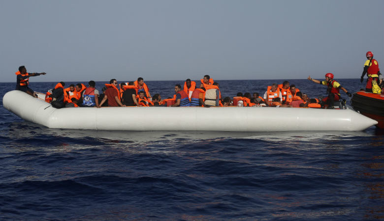 Δυο νεκροί, ανάμεσα τους και ένα παιδί, και άλλοι 25 αγνοούμενοι σε ναυάγιο στη Λιβύη