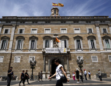 Η απερχόμενη δήμαρχος της Βαρκελώνης καλείται να πάρει την πιο κρίσιμη απόφαση