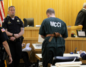 Πέταξε 5χρονο από μπαλκόνι εμπορικού κέντρου