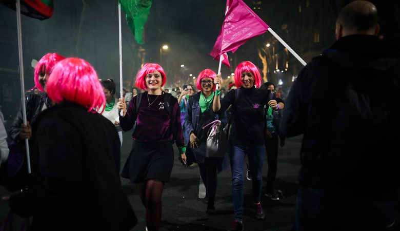 Δεκάδες χιλιάδες γυναίκες διαδήλωσαν εναντίον της έμφυλης βίας