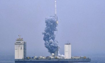 Η Κίνα εκτόξευσε πύραυλο με δορυφόρους από πλοίο στη θάλασσα