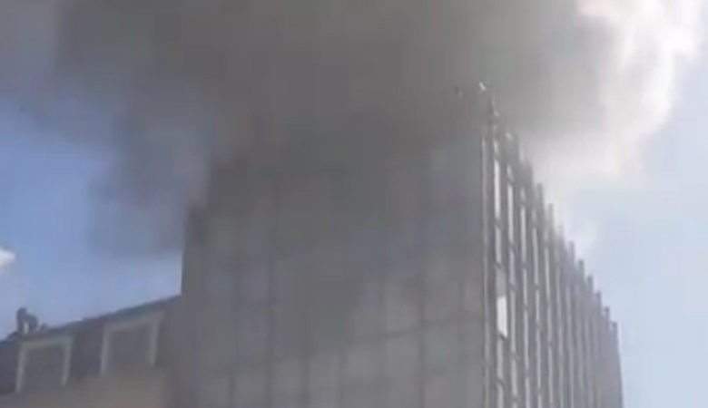 Συναγερμός στο Λονδίνο από φωτιά σε ουρανοξύστη