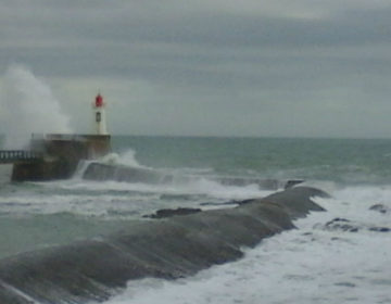 Τρεις διασώστες χάθηκαν στη θάλασσα στα ανοικτά των γαλλικών ακτών εν μέσω της καταιγίδας Μιγκέλ